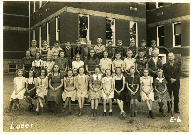 class photo walnut street elementary school 6th grade class 1939/1940